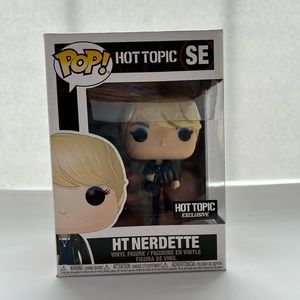Hot Topic Nerdette (special edition) Funko Pop